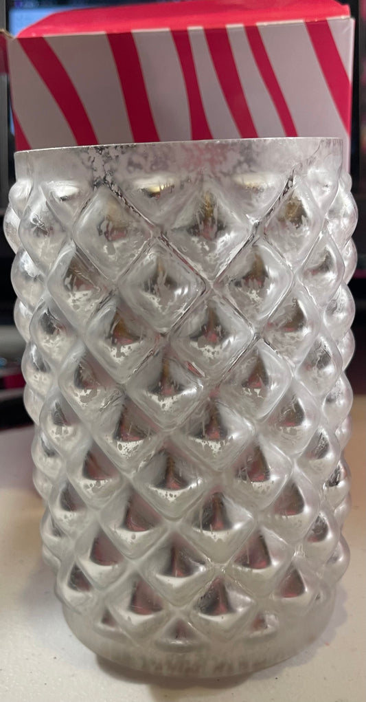 Iced White Diamond Simmering Light with Antique White Base